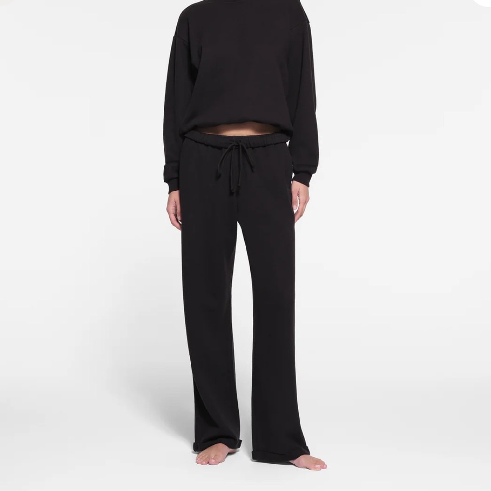 ⭐️SOLD⭐️ Skims Classic Straight Leg Sweatpants in Onyx